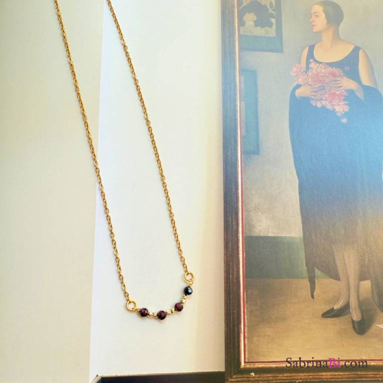 Riflessi di Granato Garnet Arc Necklace