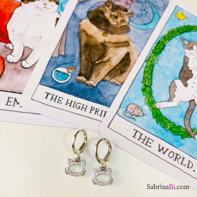 Zirconia Cat's head silver huggies