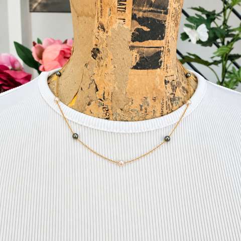 ORBITA | Golden Necklace with Two-Tone Pearls | SabrinaBi